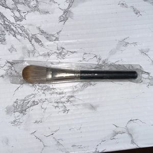 MAC ORIGINAL 189 BRUSH BRAND NEW IN PACKAGE NO LONGER MADE
